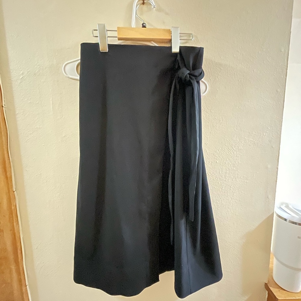 Elegant Black Skirt with Bow Detail
